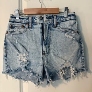 Abercrombie & Fitch Jean Shorts Mom Short - High Rise